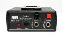 Kieszonkowy dekoder telegrafii (emisja CW) MFJ-461 z widocznymi na zdjęciu złączami audio , mikrofonem oraz diodą sygnalizującą prawidłowe dekodowanie